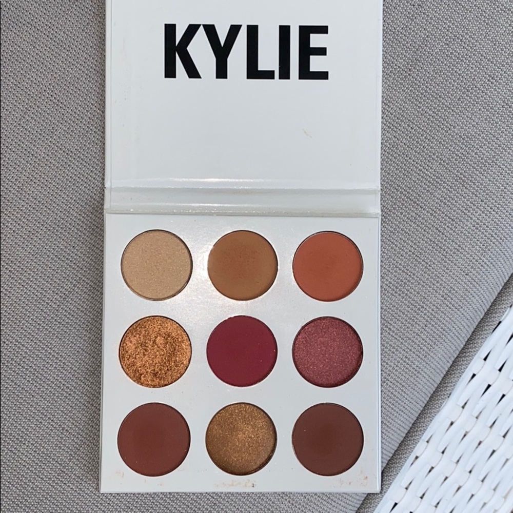 Kylie Cosmetics Burgundy palette